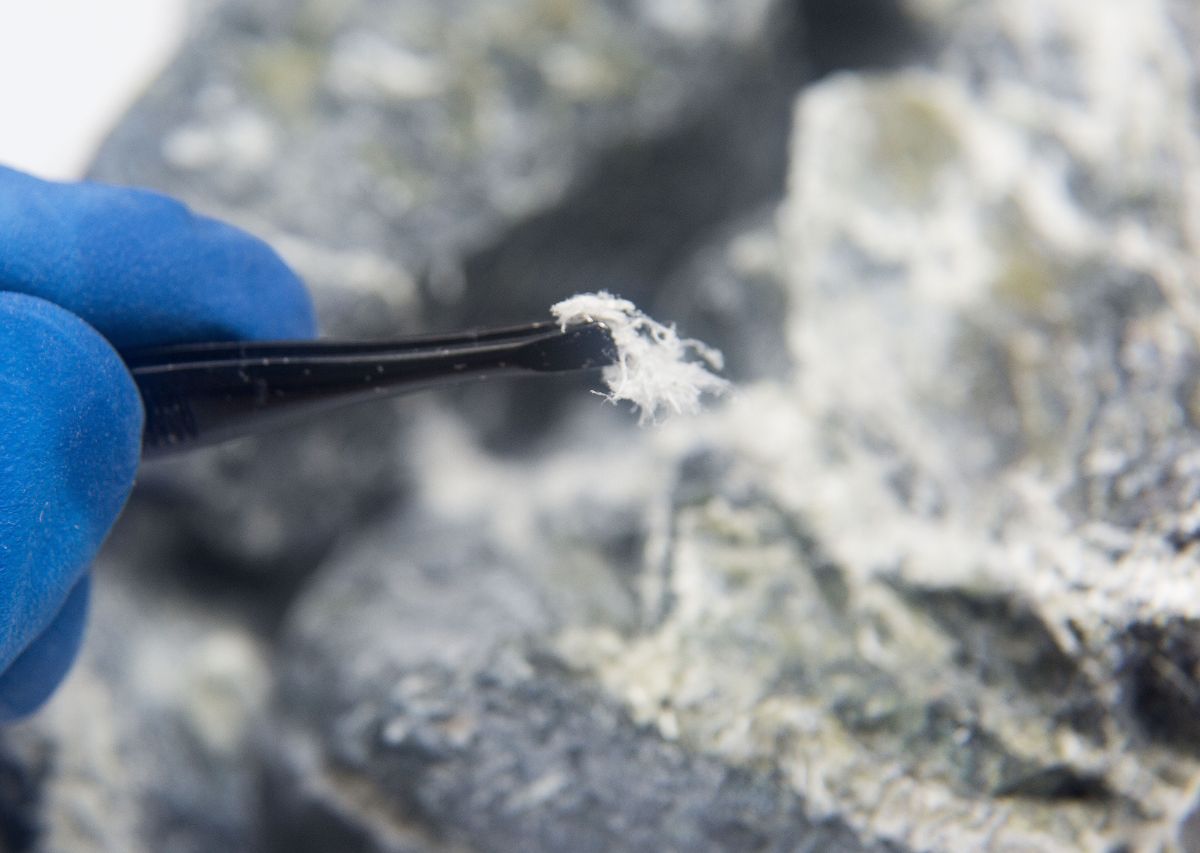 what does asbestos look like in drywall